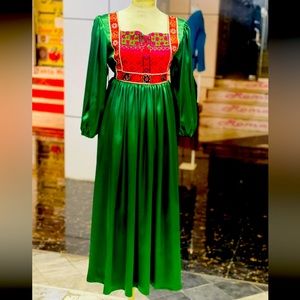 Stylish dress to sizeM and S is available